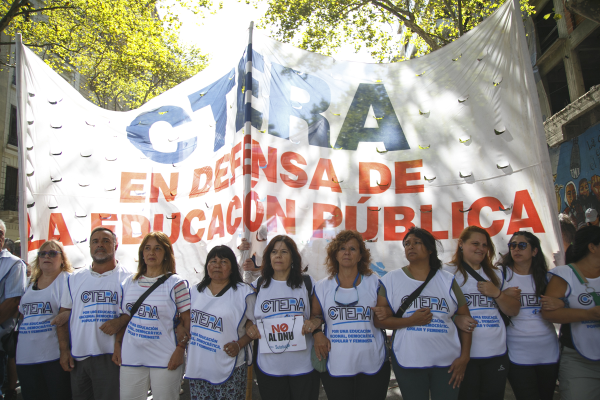 Jornada Nacional De Lucha Masivo Paro Y Movilizaci N En Contra Del Dnu