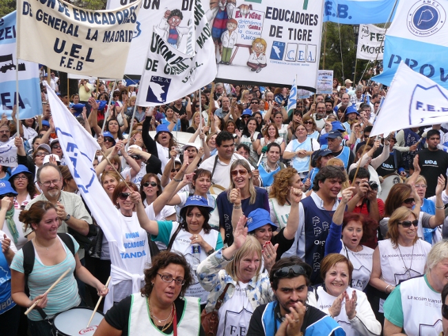 Masiva Marcha En La Plata Del Frente Gremial Docente Suteba