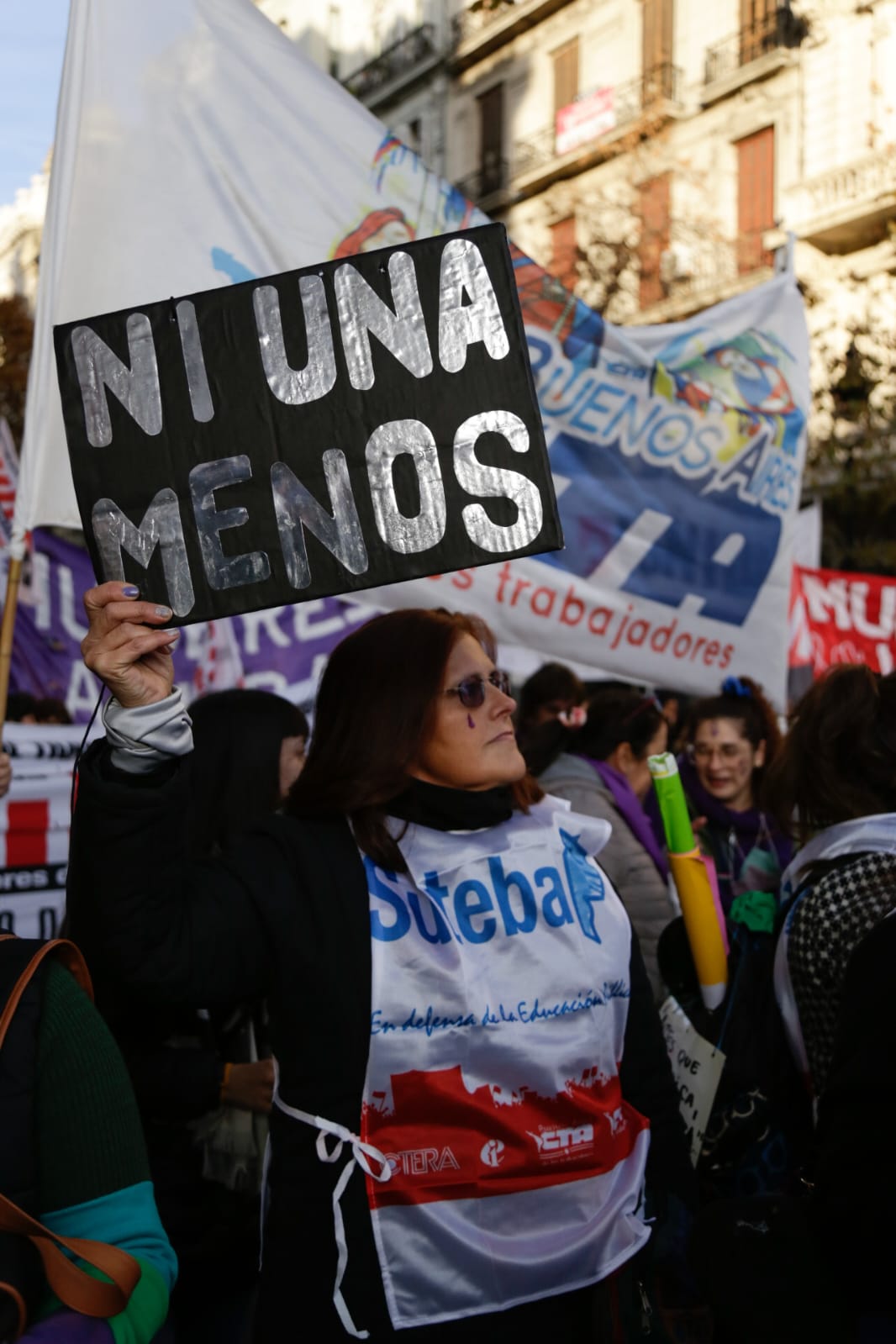 NI UNA MENOS VIVAS LIBRES Y DESENDEUDADAS ES NOS QUEREMOS Suteba